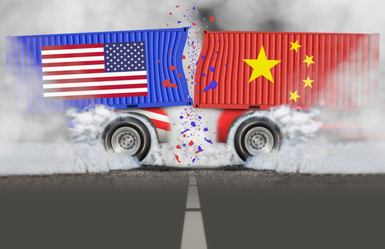 Sob pressão, EUA e China retomam negociações nesta segunda-feira (12) em Pequim