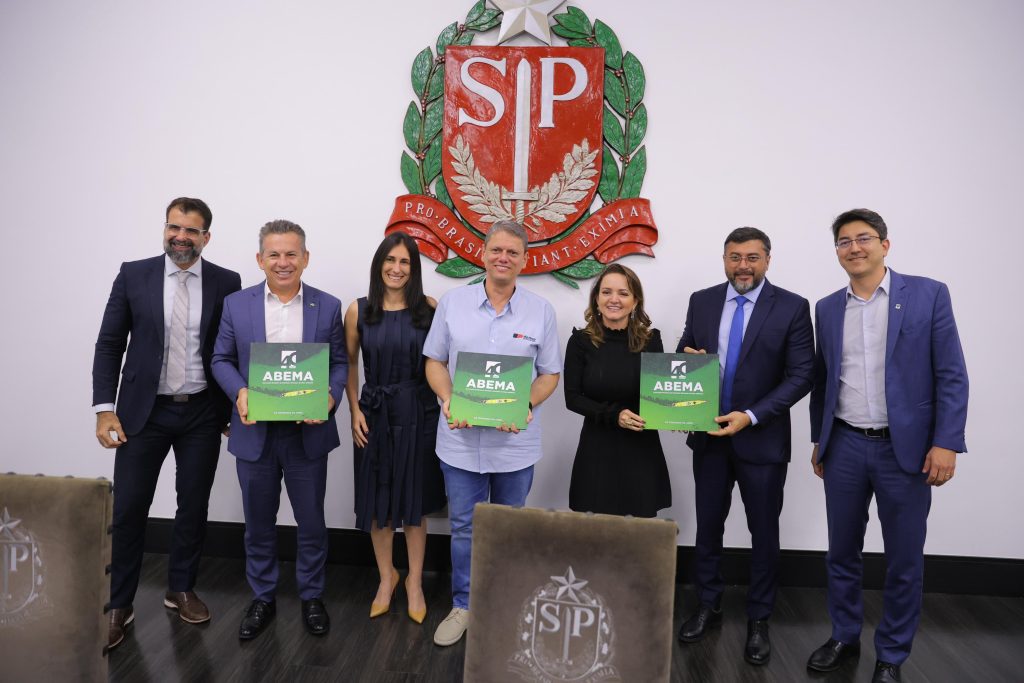 Governadores Wilson Lima, Tarcísio de Freitas e Mauro Mendes reúnem-se com membros da associação que representa secretarias estaduais de Meio Ambiente