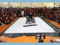 Escola Estadual Bilíngue Djalma Batista recebe visita de artista japonês Kamari Maeda