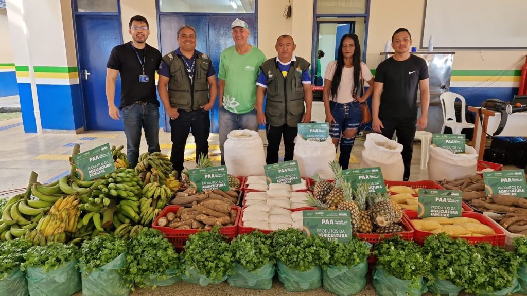 Em Lábrea, Governo do Amazonas entrega R$ 98 mil em crédito rural a agricultores e pescadores