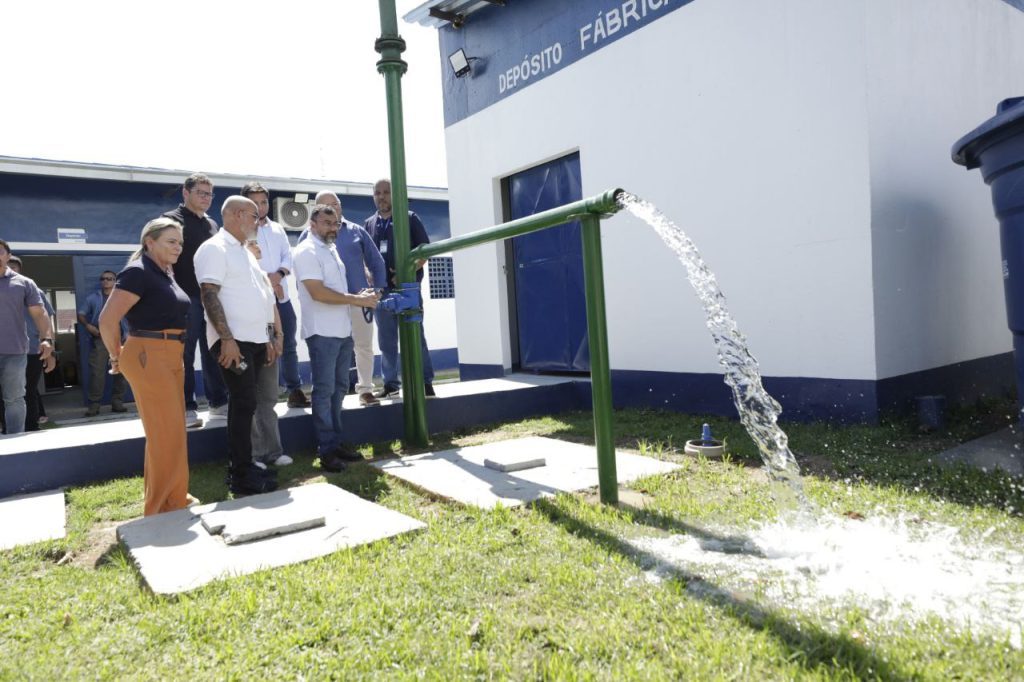 Em Manaquiri, governador Wilson Lima amplia abastecimento de água potável e anuncia nova fábrica envasadora do Amazonas